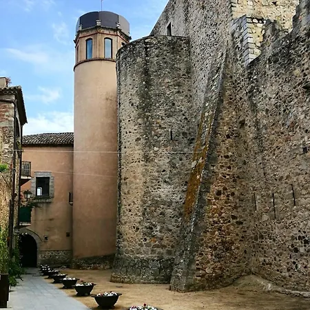 Nyaraló Puig Rosell *
